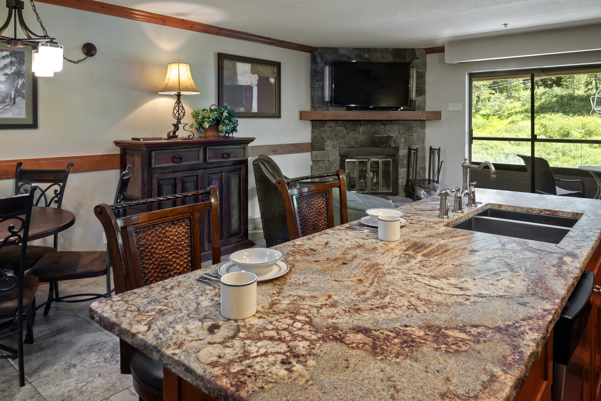 One Bedroom Suite in Slopeside Building – Beaver Run Resort and