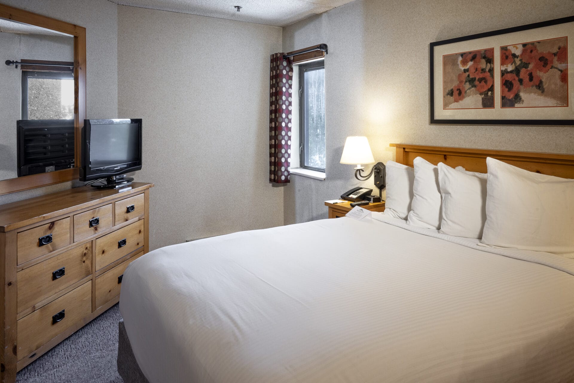 building 4 two bedroom room with bed and TV