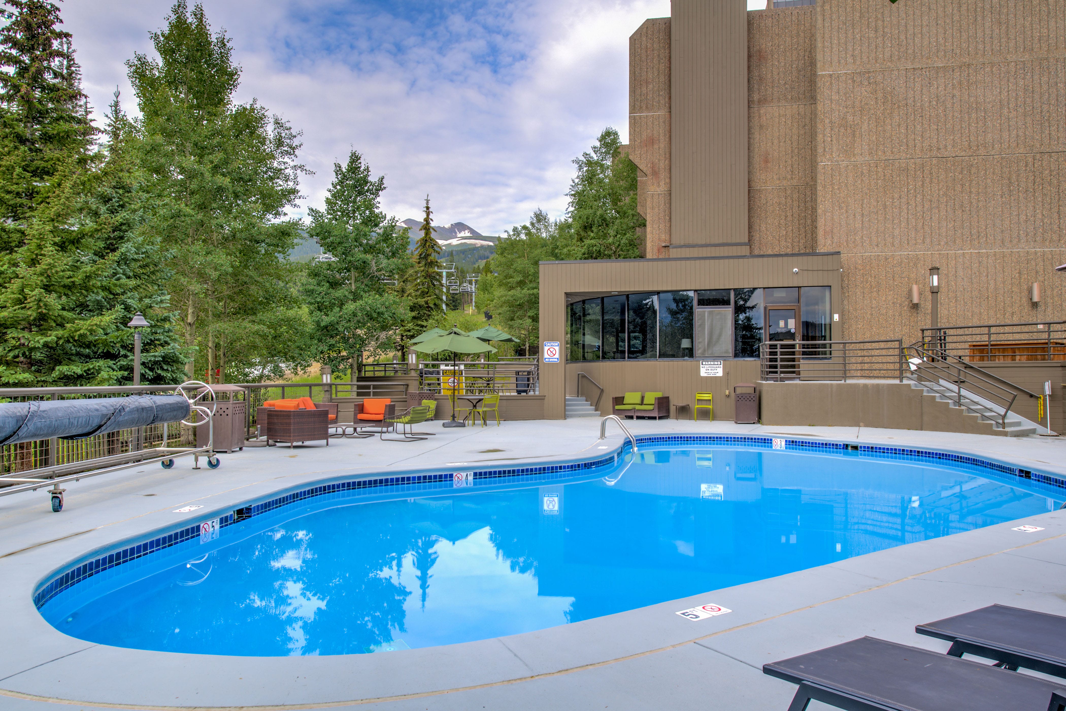 building 4 pool area