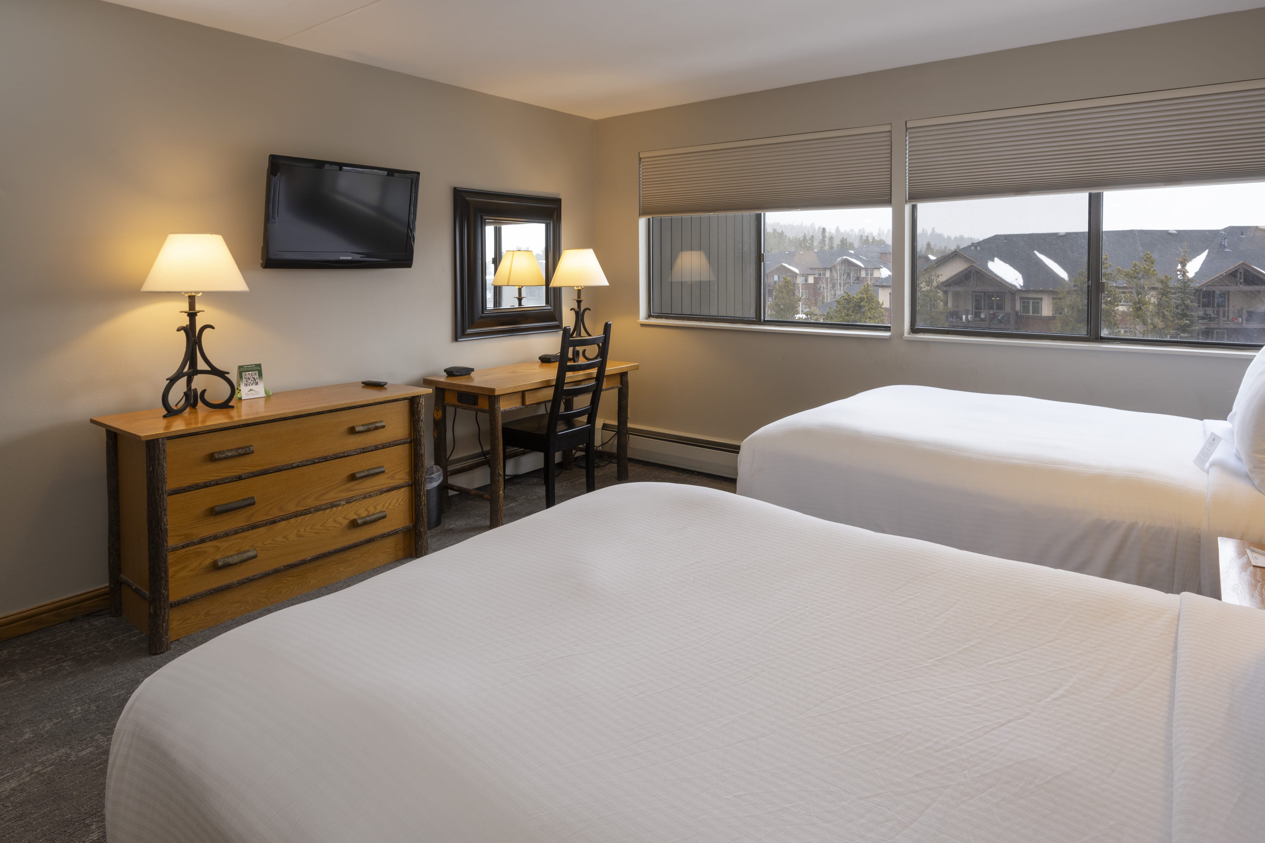 petit hotel with two beds