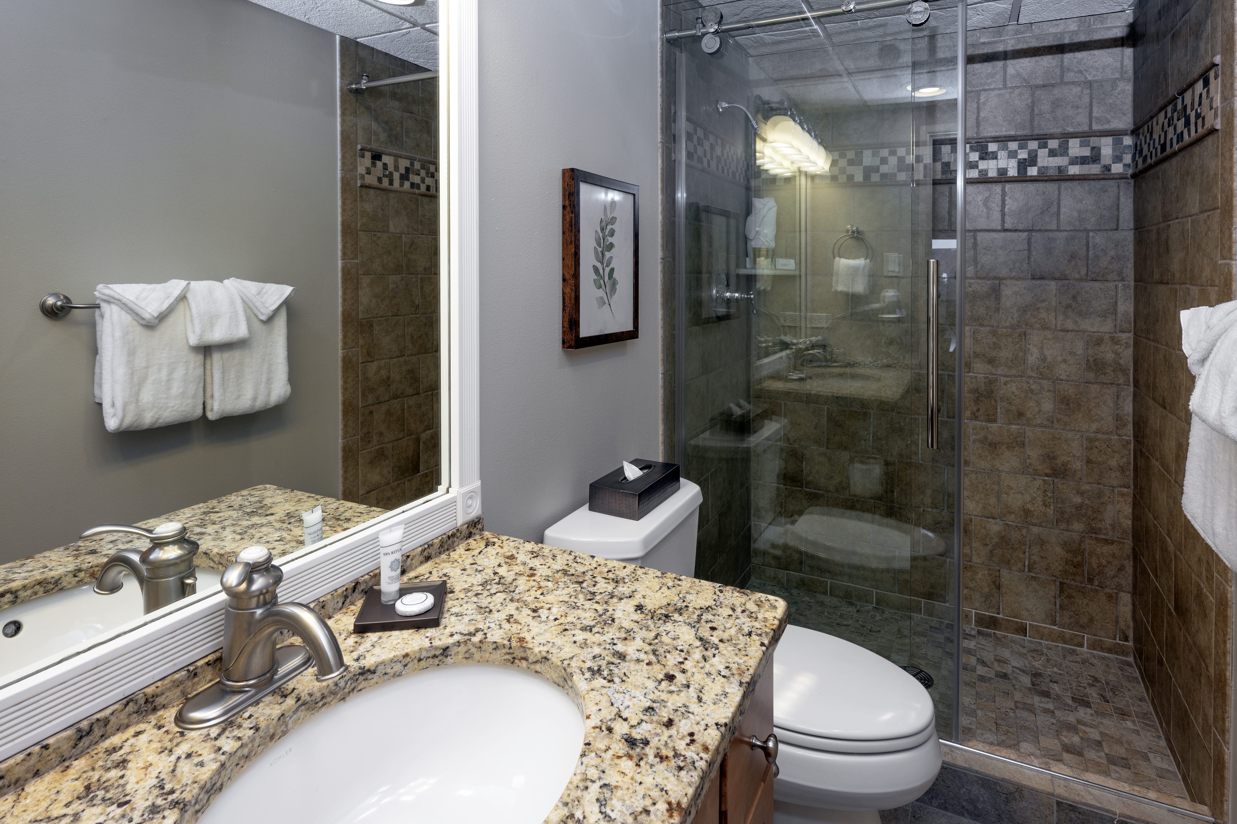 petit hotel bathroom