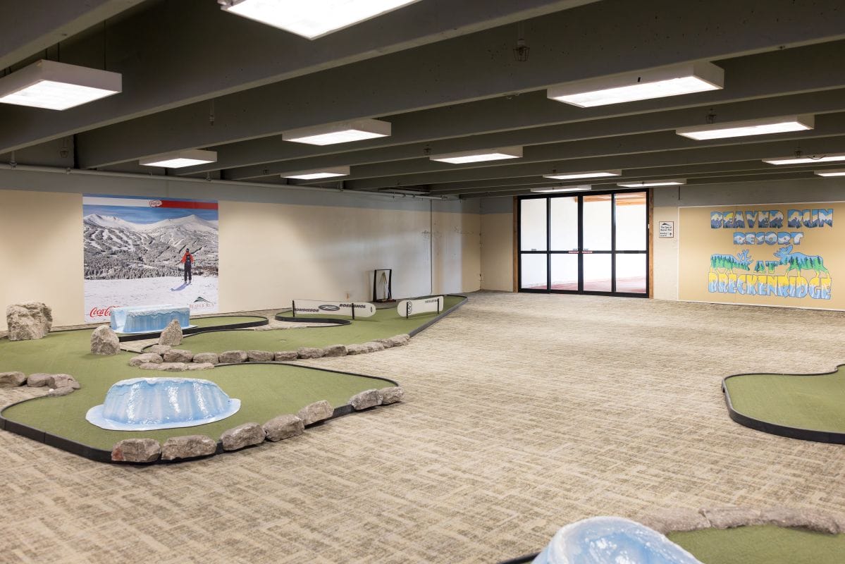 indoor miniature golf