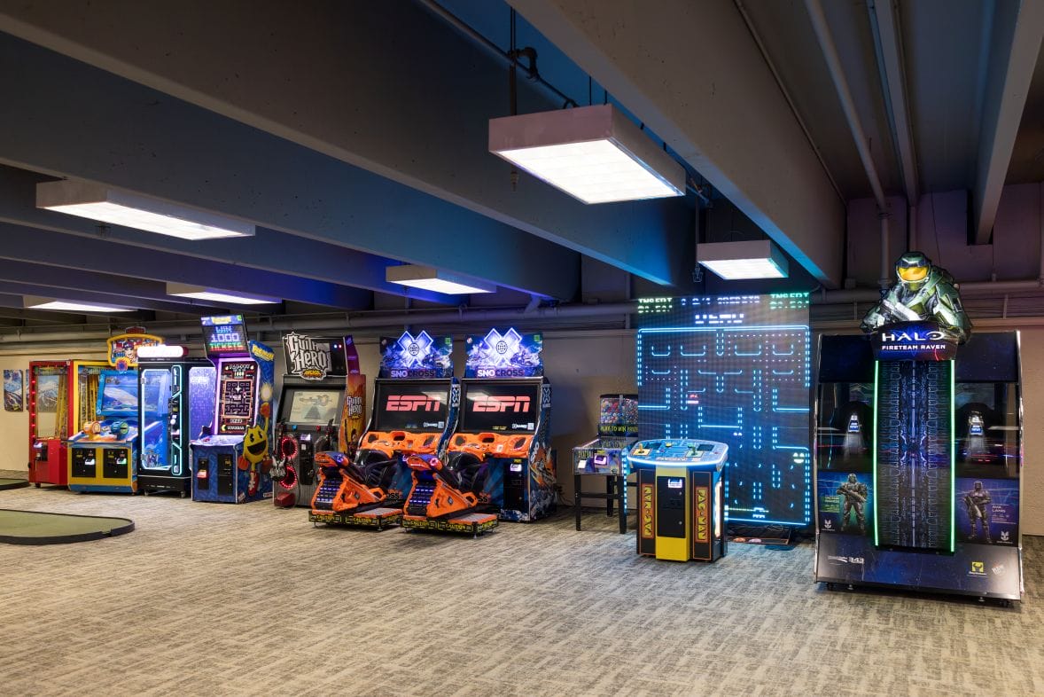beaver run arcade with mini golf and games
