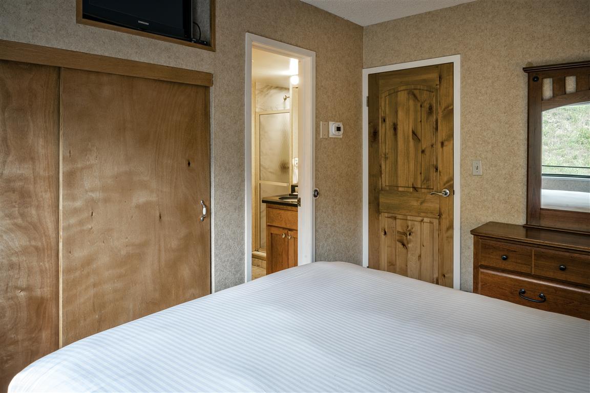 three and four bedroom suite bedroom