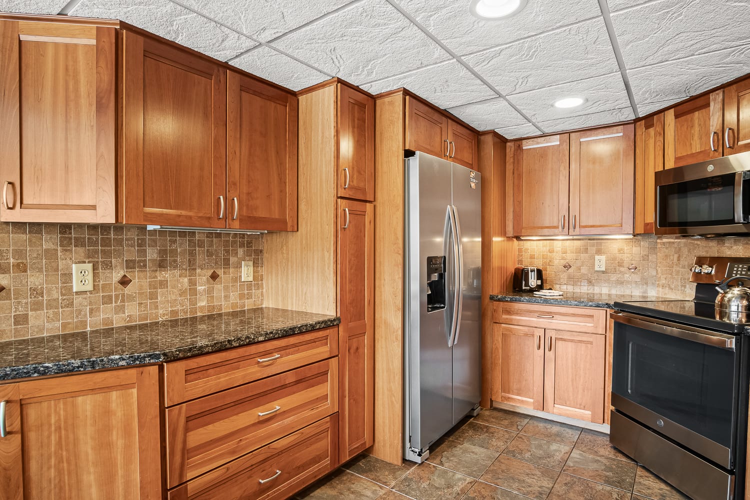 Alpenglow Suite kitchen