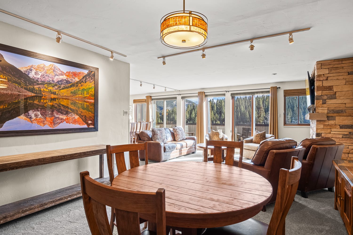 Alpenglow Suite dining area