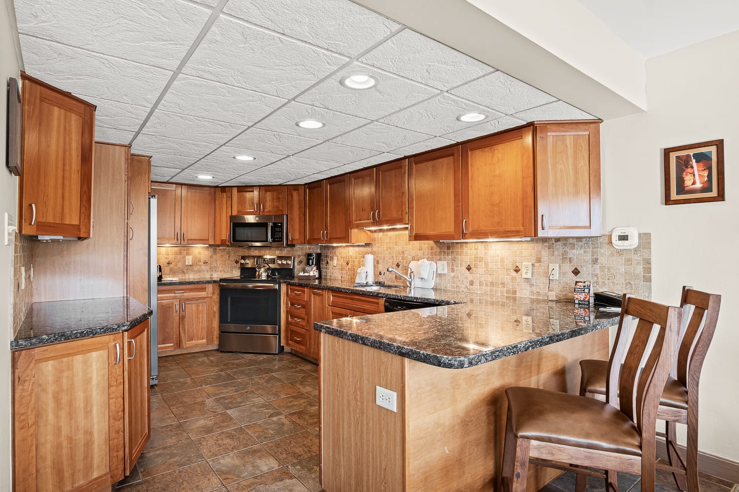 Alpenglow Suite kitchen